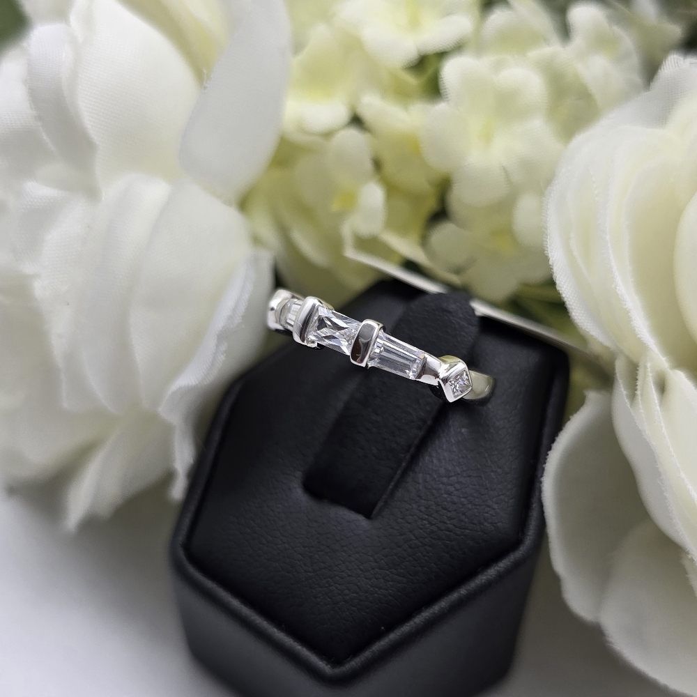 🥰 ELLY WEDDING BAND RING - Picture 5 of 5
